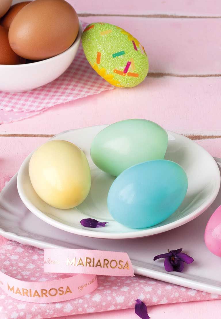 Uova sode sgusciate colorate con Color Dolci Rebecchi
