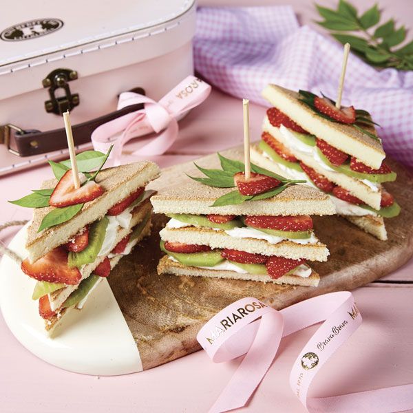 Club sandwich dolci con crema mascarpone e frutta