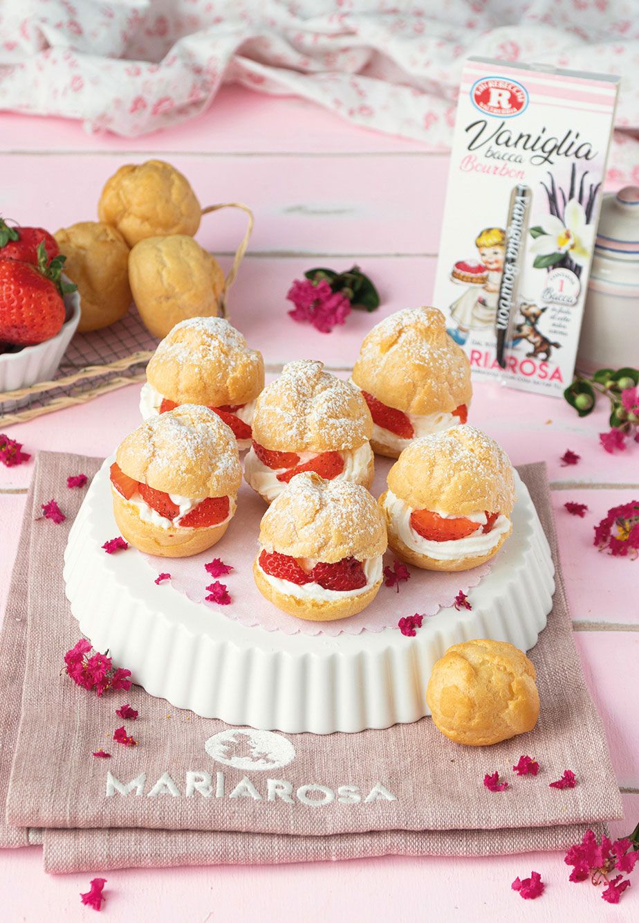 Bignè Mariarosa con crema e fragole