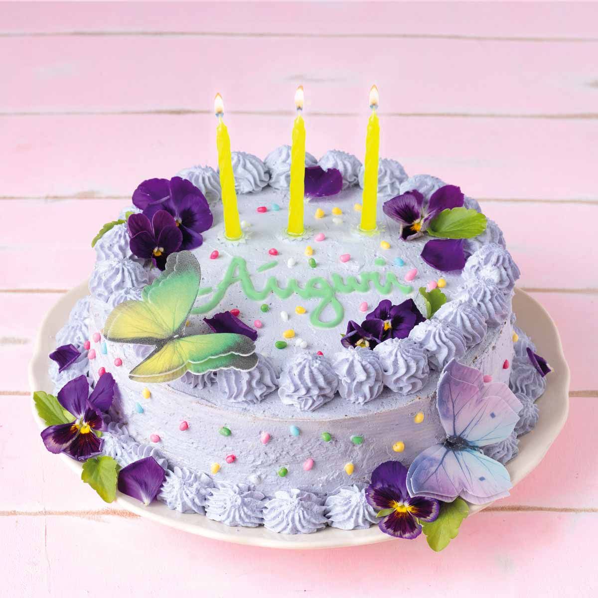 Torta di compleanno con crema al mascarpone e pere caramellate