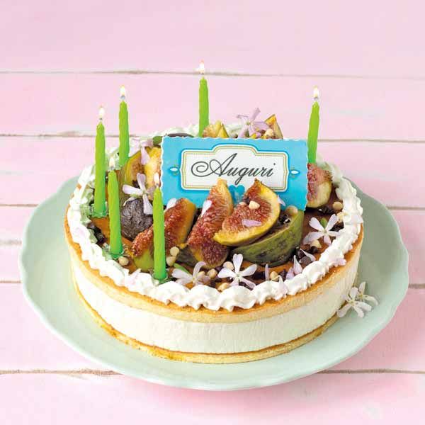 Cheesecake di compleanno alla vaniglia con fichi freschi