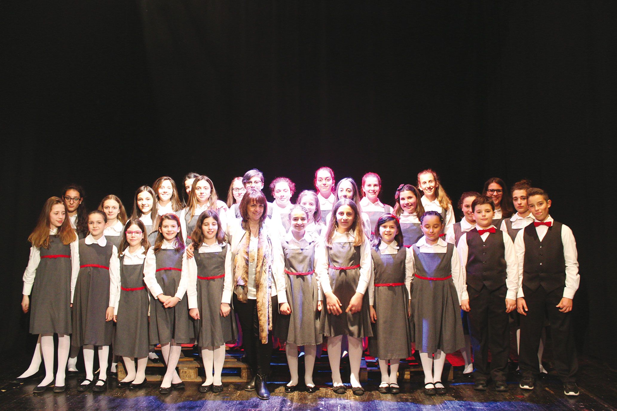 Il Coro Farnesiano di Piacenza canta il Jingle di Mariarosa