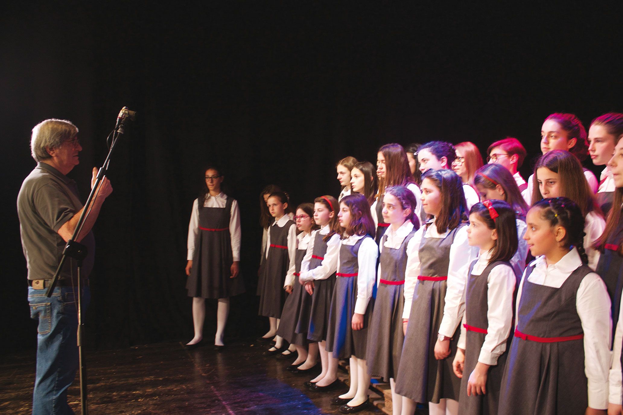 Il Coro Farnesiano di Piacenza canta il Jingle di Mariarosa
