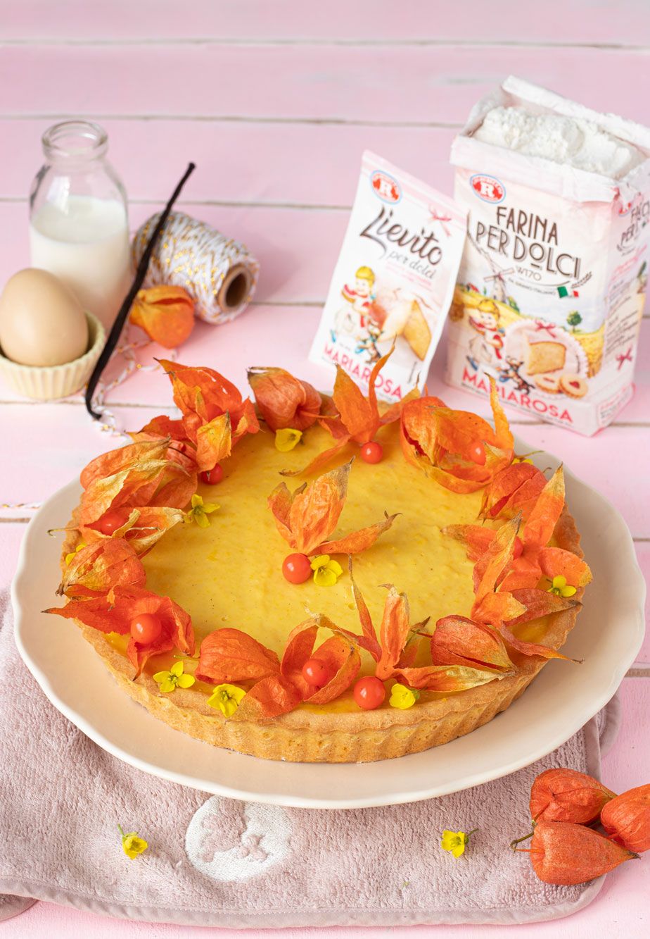Crostata con crema allo zabaione e alkekengi