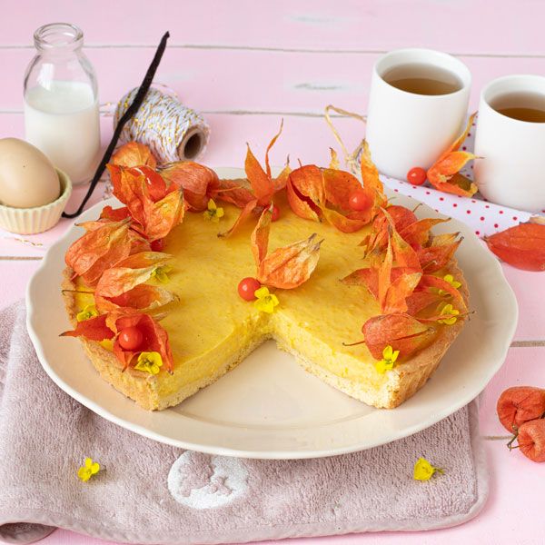 Crostata con crema allo zabaione e alkekengi