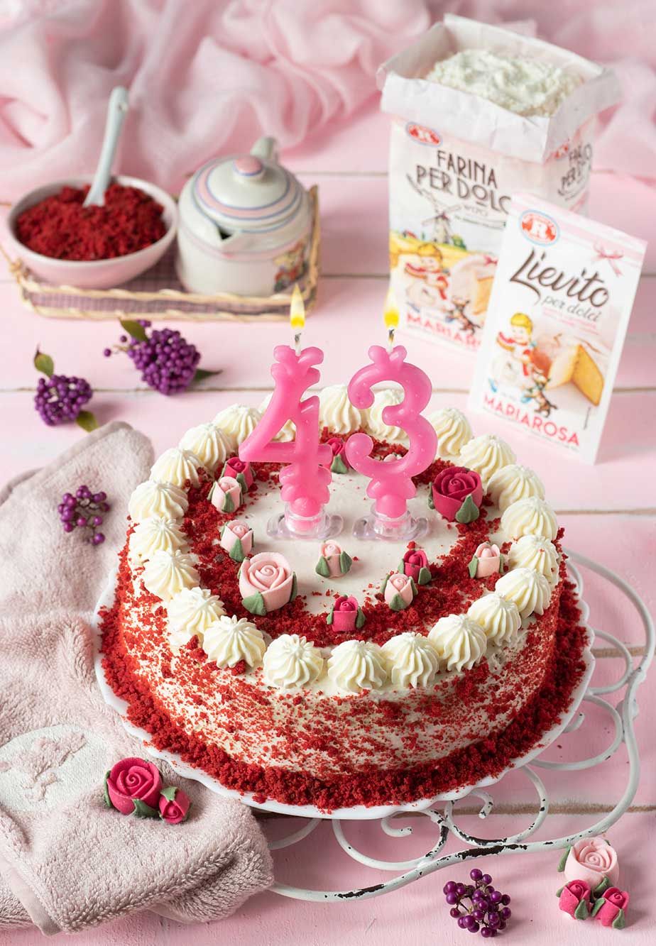 Torta di compleanno red velvet con cream cheese di Mariarosa