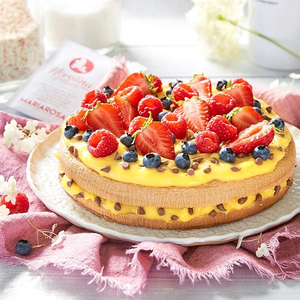 Pan di spagna on Novolina e frutta fresca