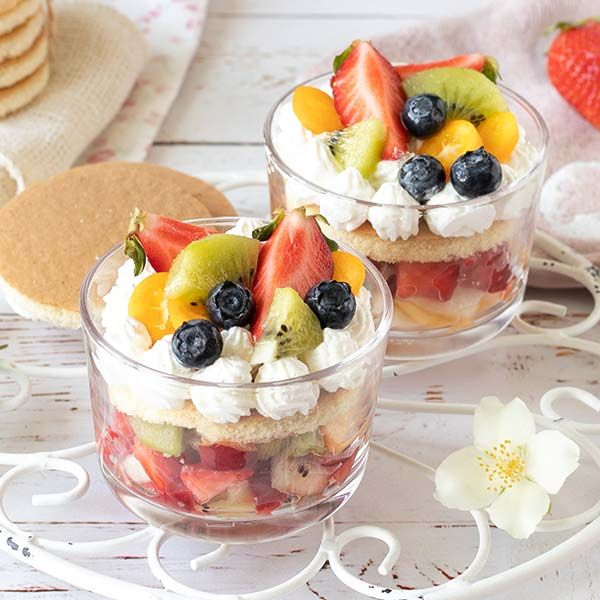 Dessert con macedonia e crema namelaka