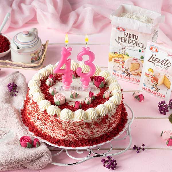 Torta di compleanno red velvet con cream cheese