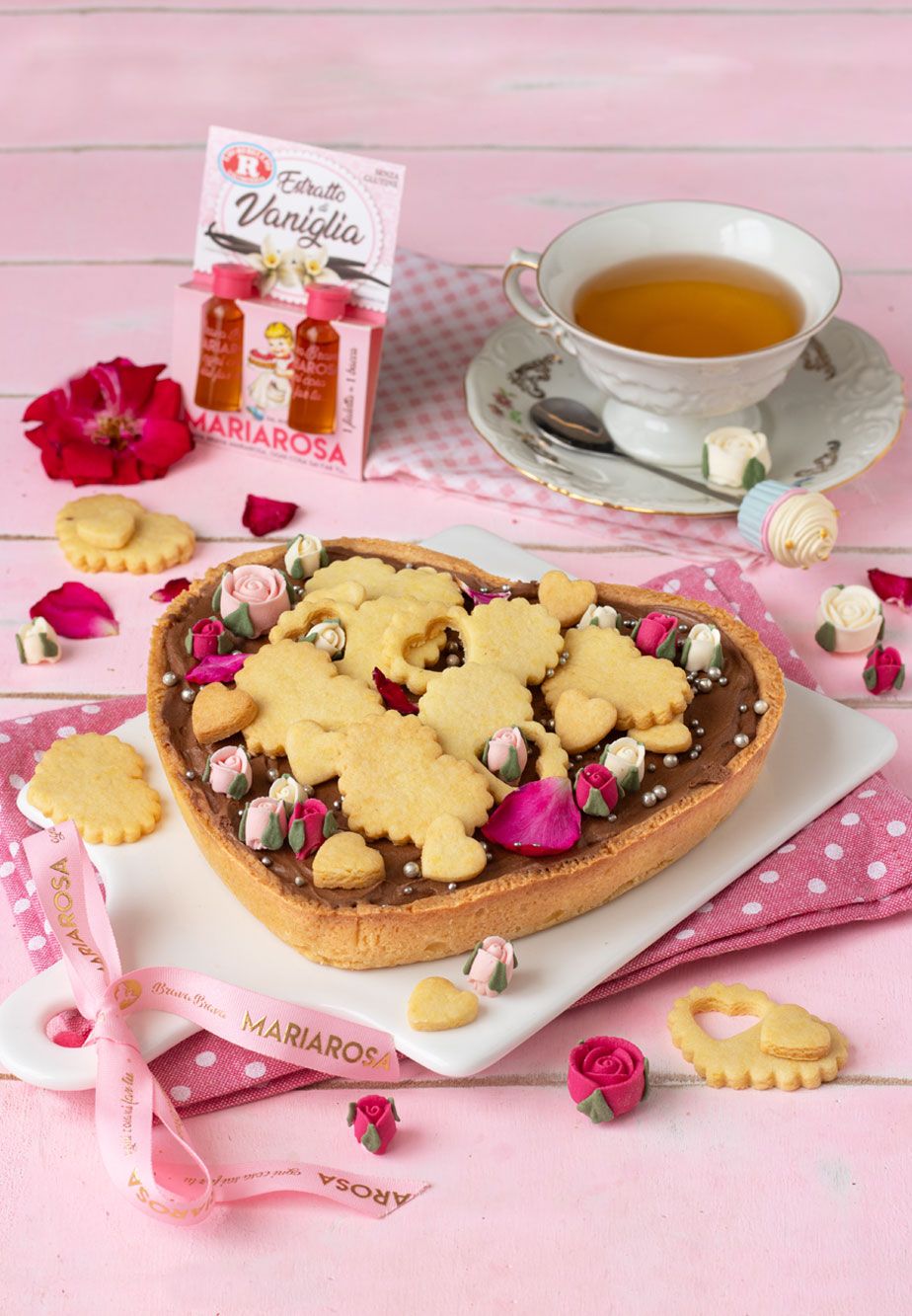 Crostata a cuore di pasta frolla