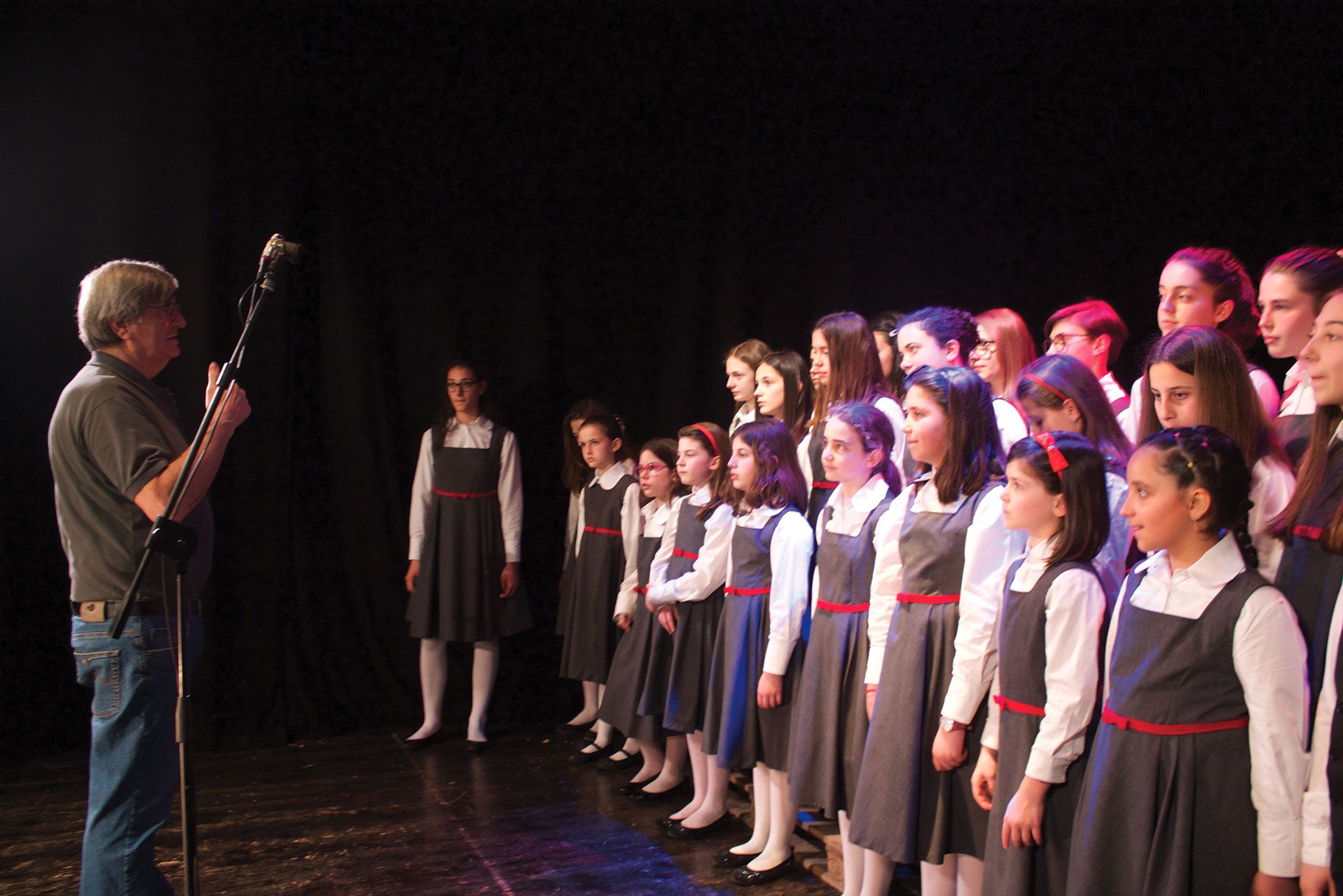 Il Coro Farnesiano di Piacenza canta il Jingle di Mariarosa