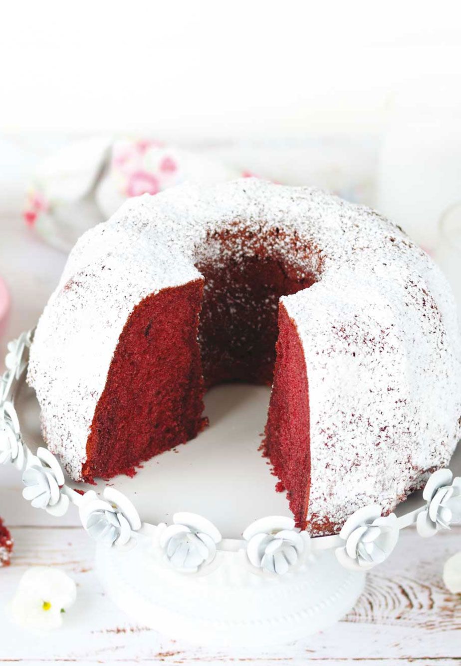 Ciambellone Red velvet con crema alla vaniglia