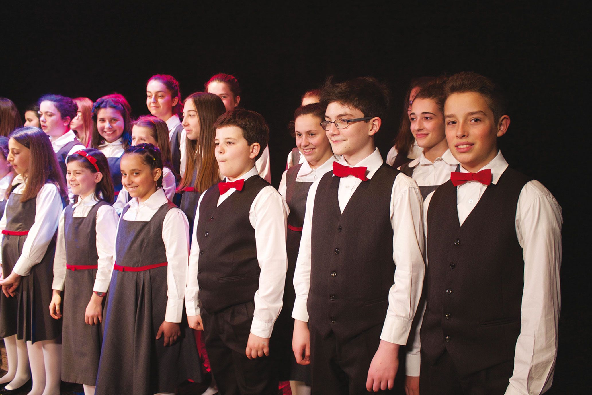 Il Coro Farnesiano di Piacenza canta il Jingle di Mariarosa