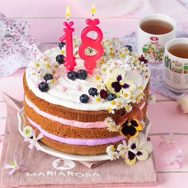 Torta di compleanno ai mirtilli profumata al limone
