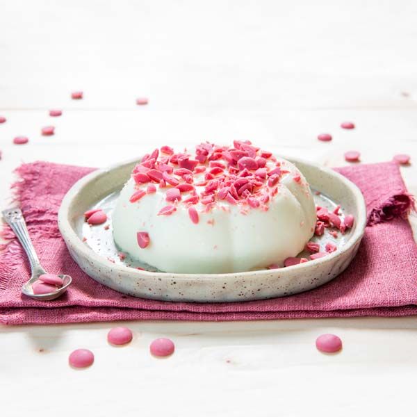 Panna cotta con gocce di cioccolato Ruby