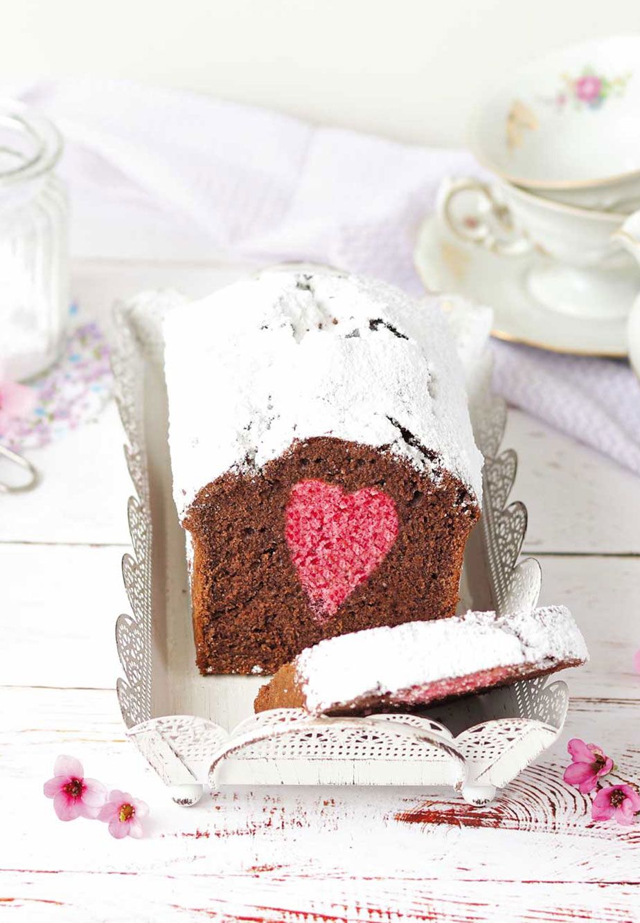 Plumcake al cacao con cuore rosa