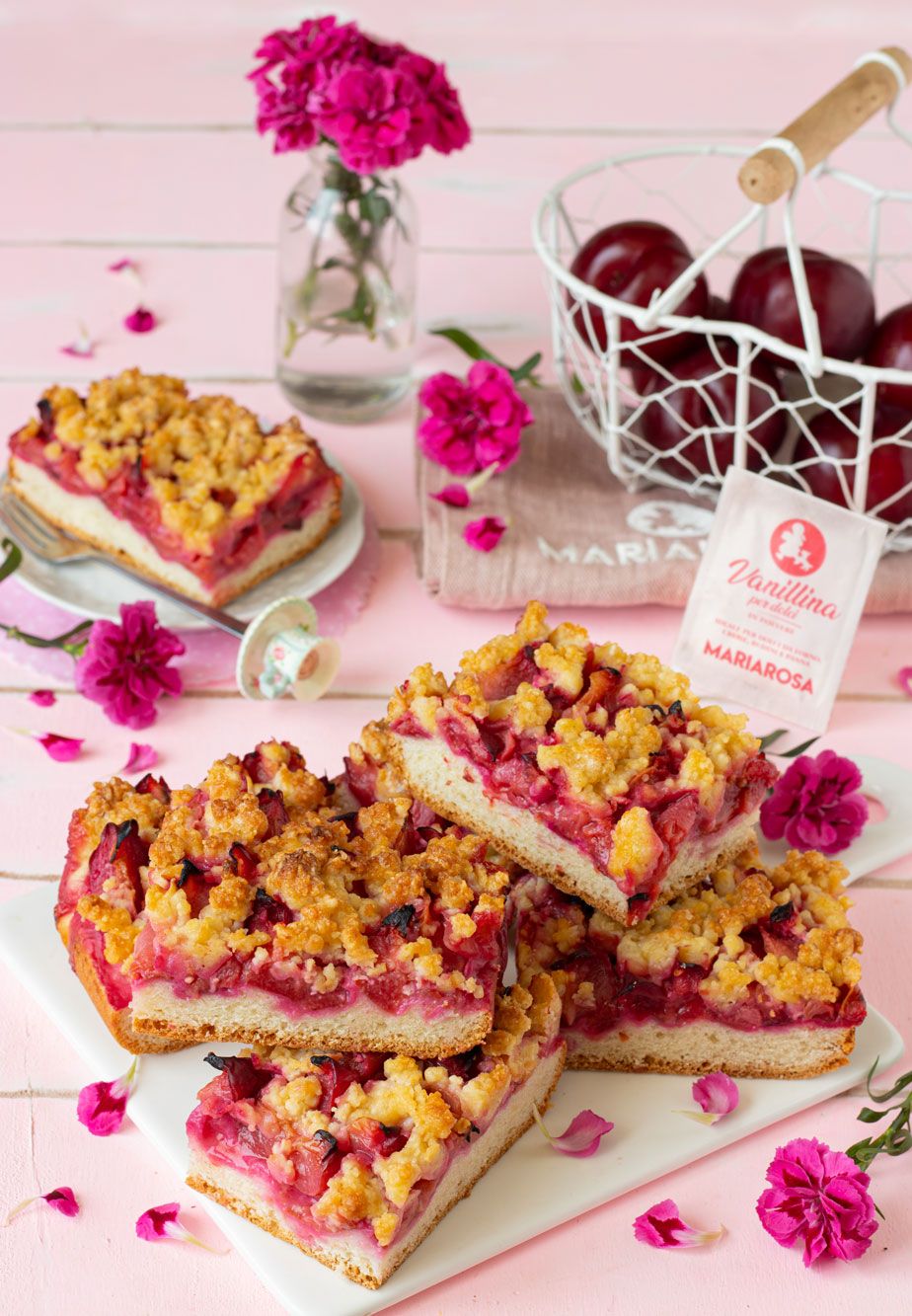 Brioche alle prugne con crumble al marzapane 
