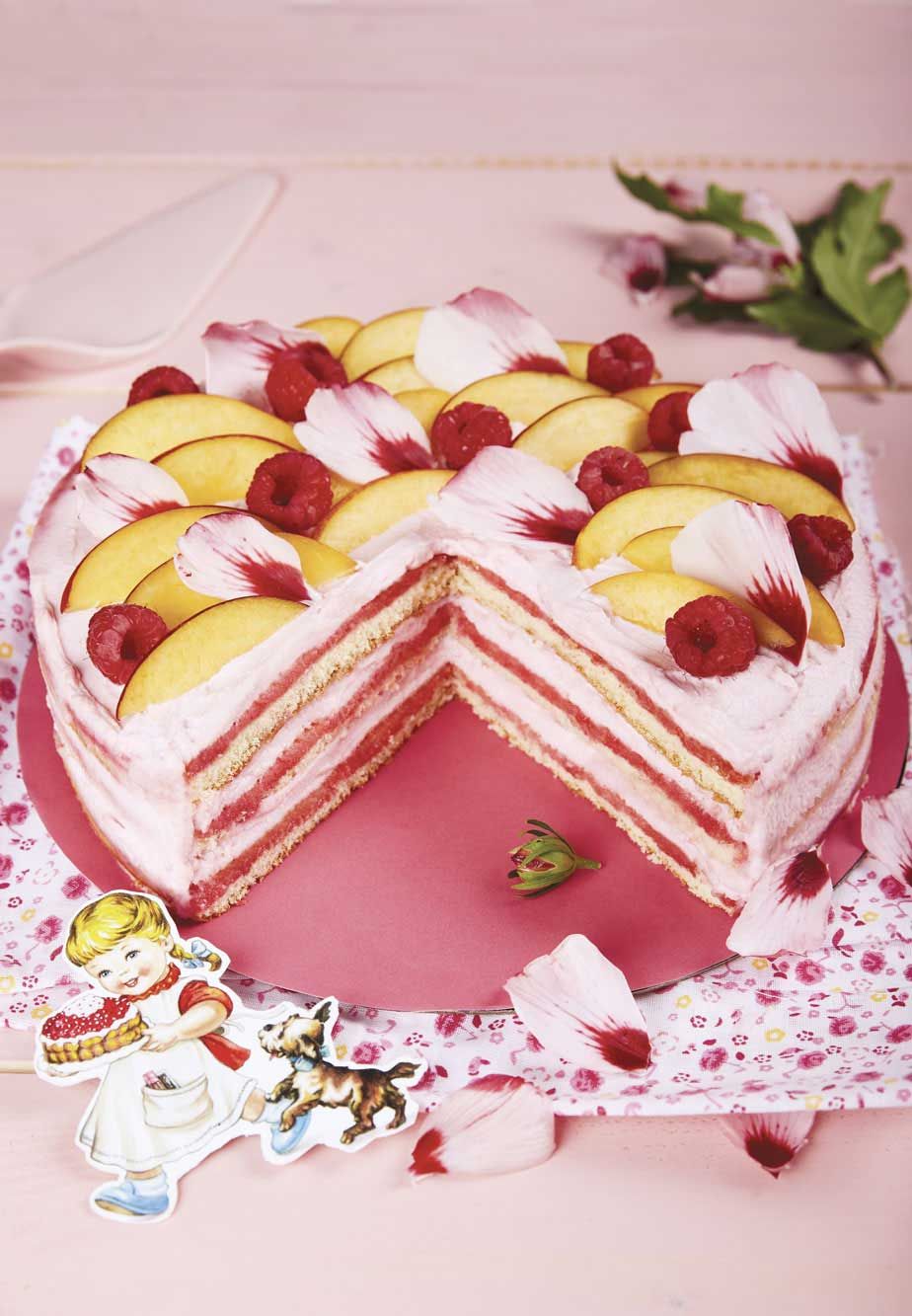 Torta con crema al burro, meringata e pesche