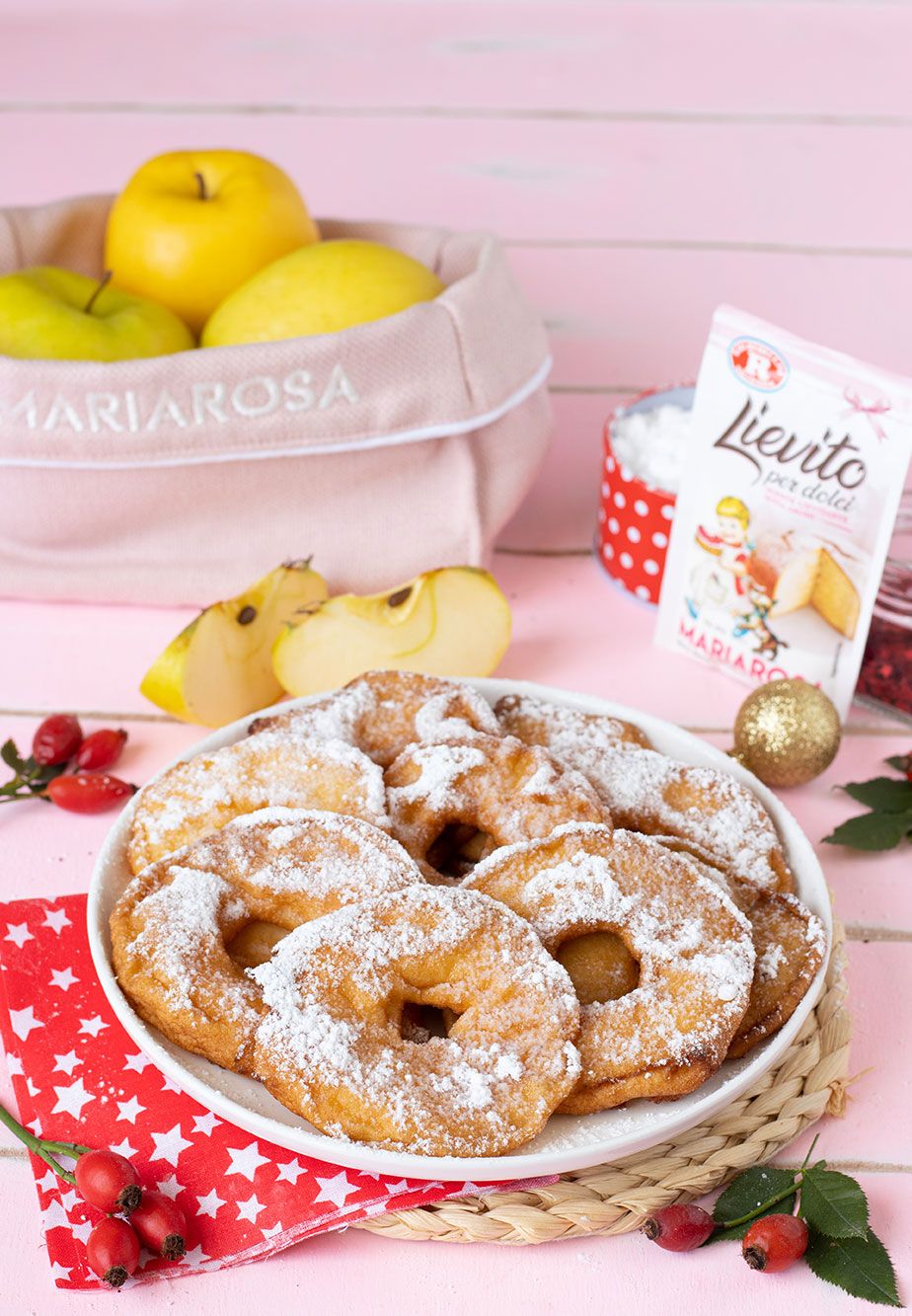 Torta glassata al tè matcha Con praline al cioccolato ruby