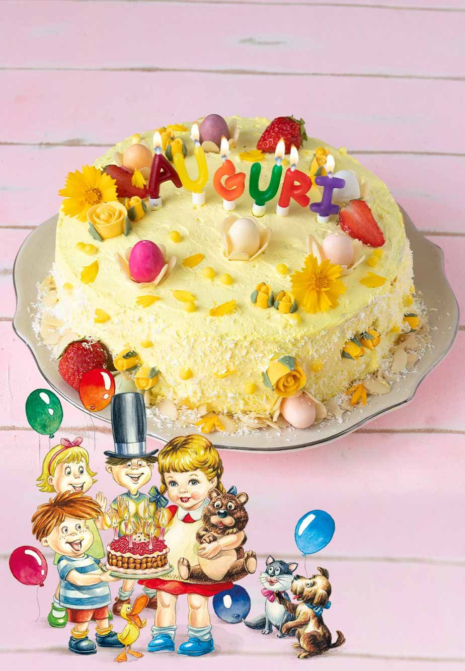 Torta di compleanno con crema alle fragole e chantilly